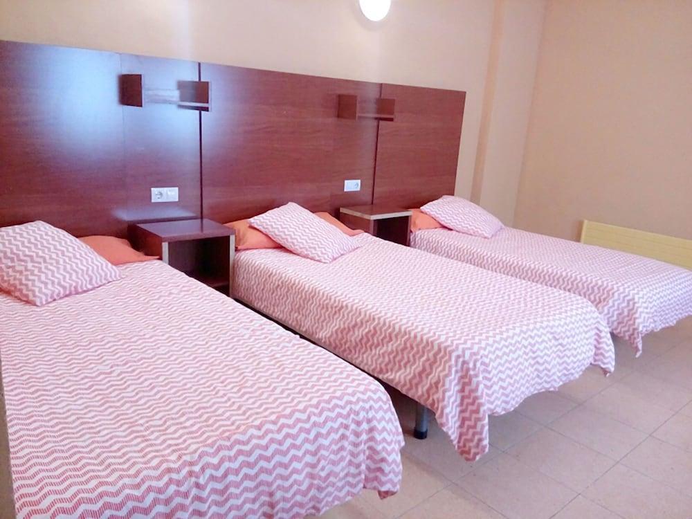 Residencia Albergue Jaca Bagian luar foto