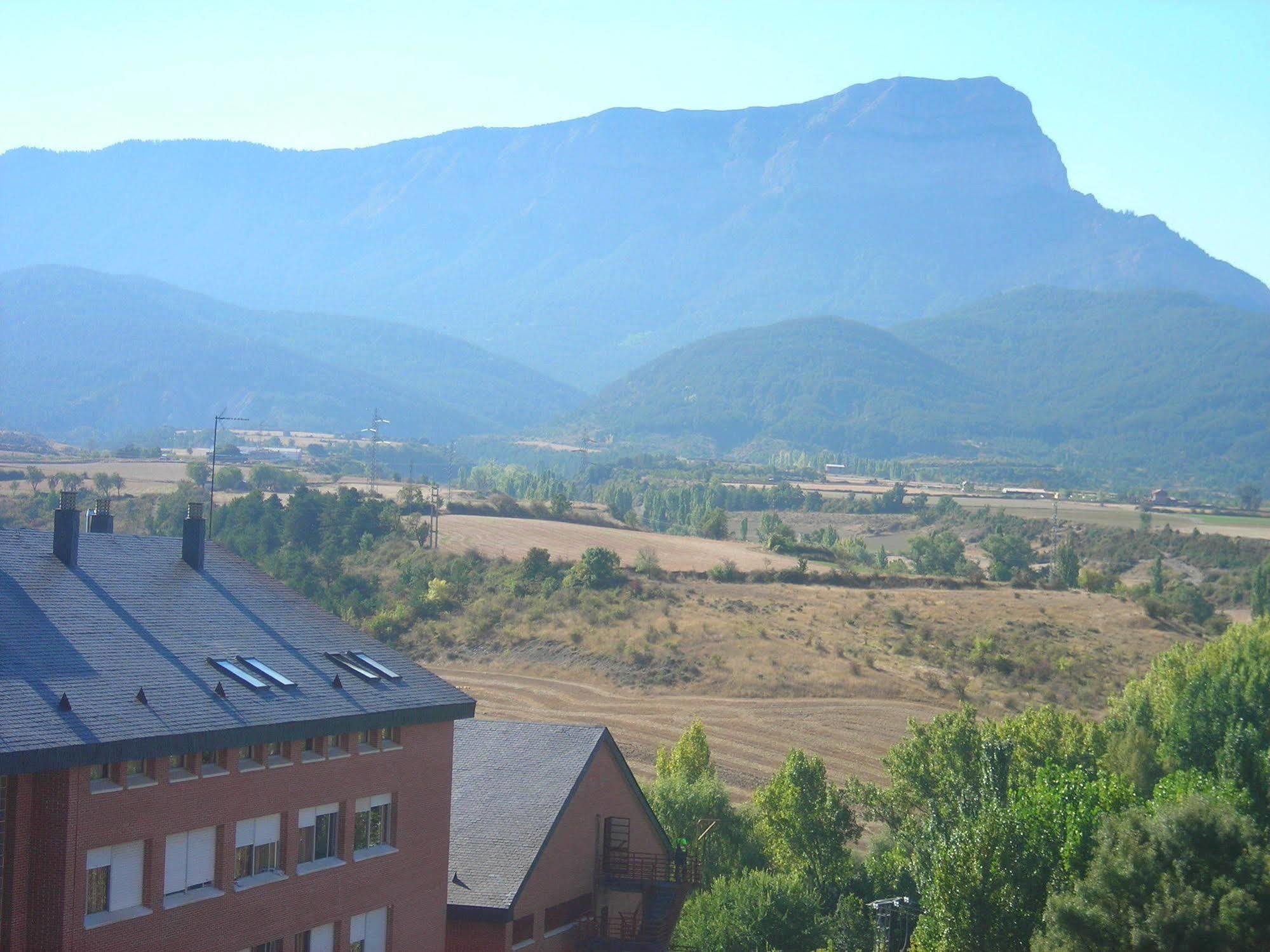 Residencia Albergue Jaca Bagian luar foto
